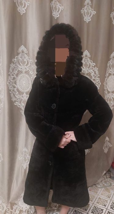 Шуба мутон с норковыми вставками.