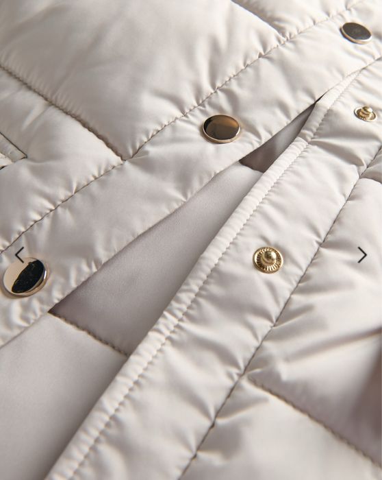 Бежаво пухено яке Reserved