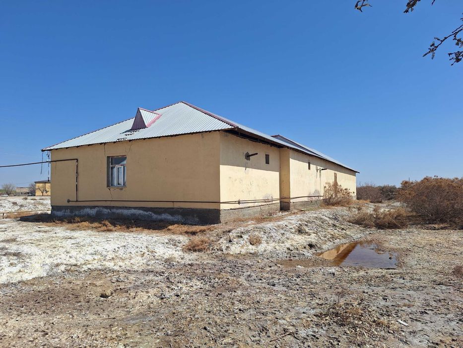Срочно Тахиаташ районы Кенегес АПЖ да жайласкан имарат сатылады.