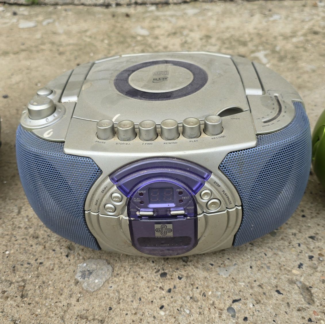 Малки касеъофончета със CD.MP3.USB