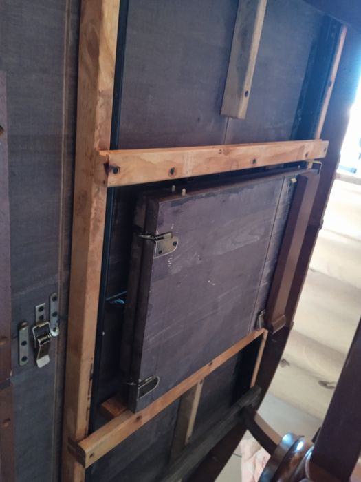 Стол раздвижной.