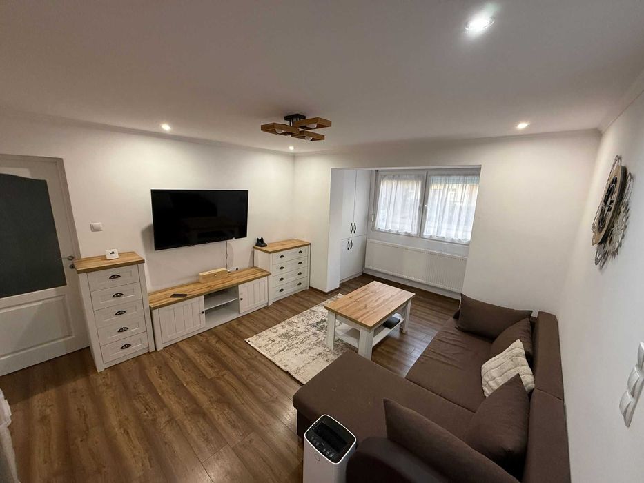 Apartament de vanzare 3 camere, Carei