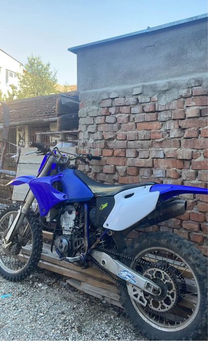 Vând yamaha 426 sau schimb cu cross 250 se oferă dif unde e cazul