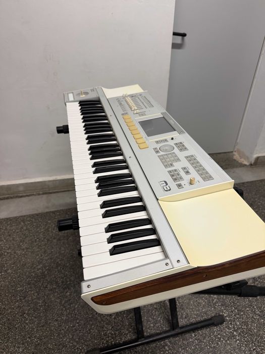 Продавам Корг М3