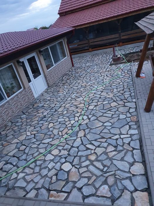 Vând piatra și montez oriunde în tara