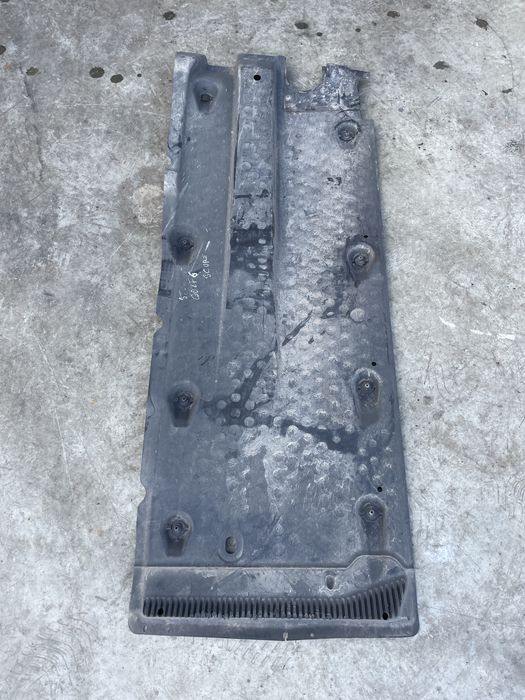 scut lateral stanga volkswagen golf 6 1.6 motorina 2010