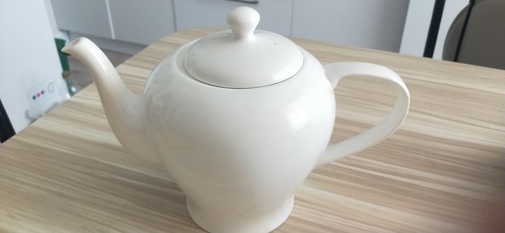 Заварник из костяного фарфора Акку, новый, объем 1,1 литр