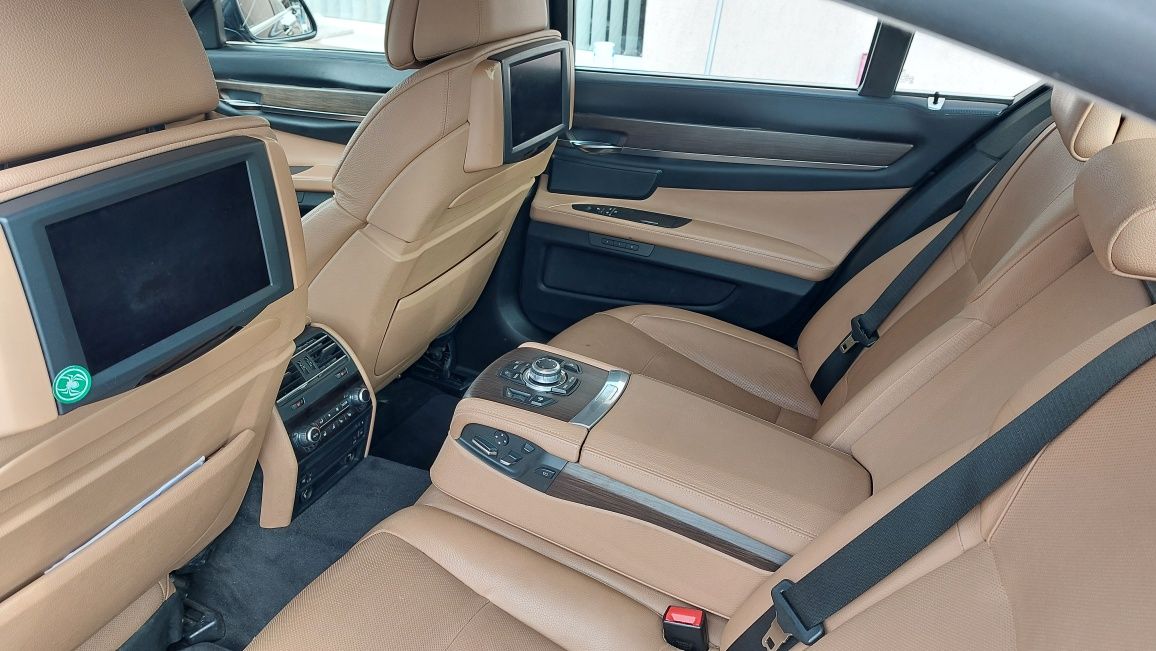 BMW 740D X Drive
