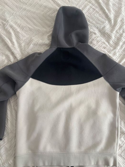 Nike Tech in 3 culori