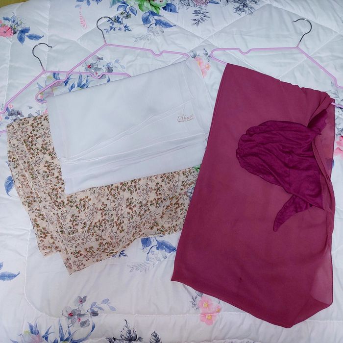 Abaya va hijab ro'mollar