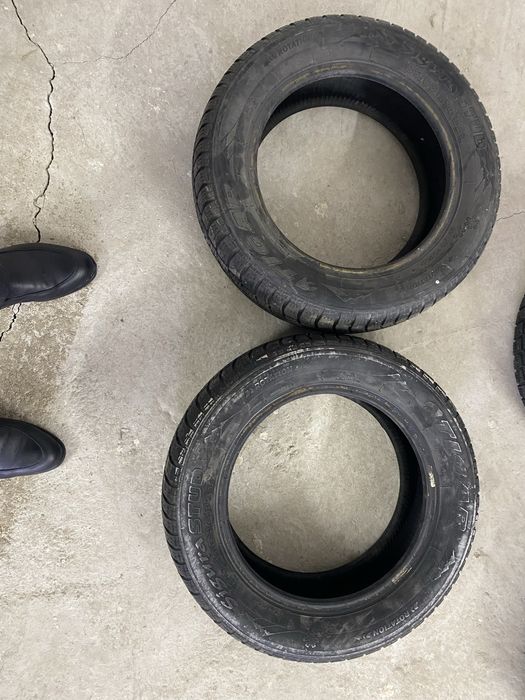 Продается шины 2 штуки