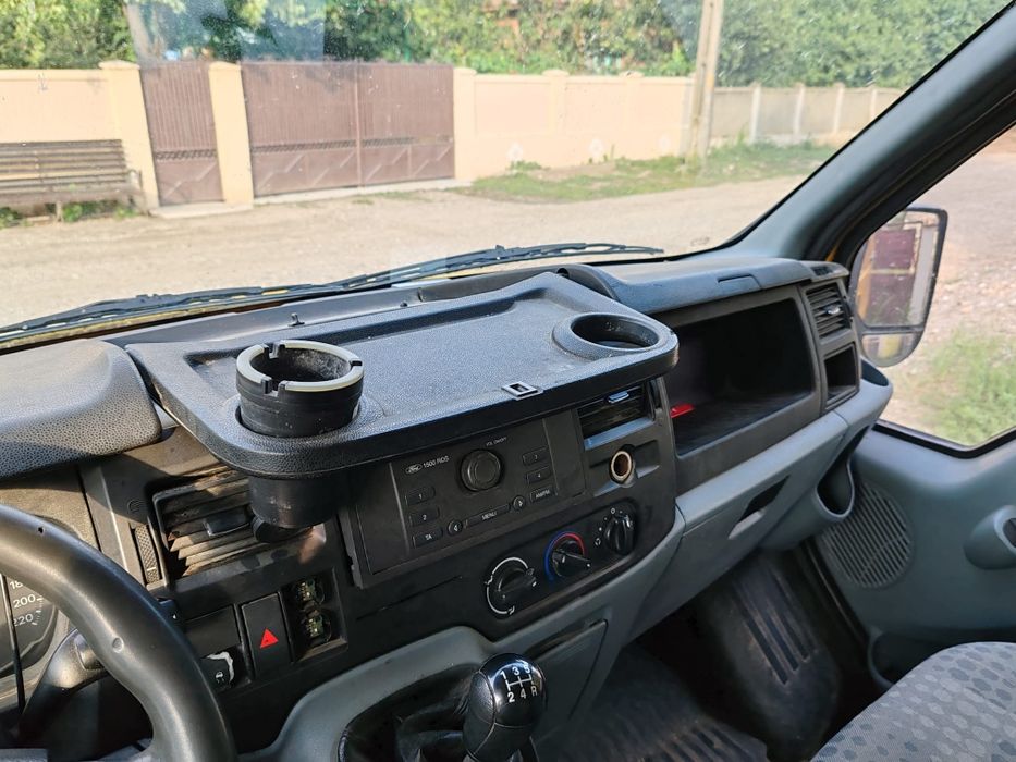 Vînd sau schimb duba. Ford