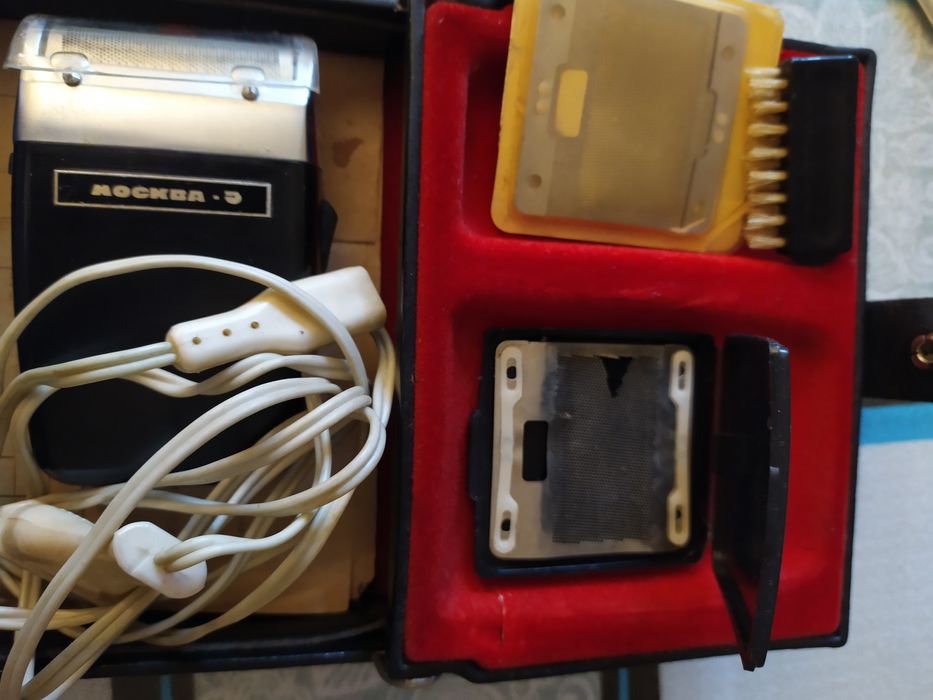 Aparat de ras electric vintage cu accesorii si certificat de garantie