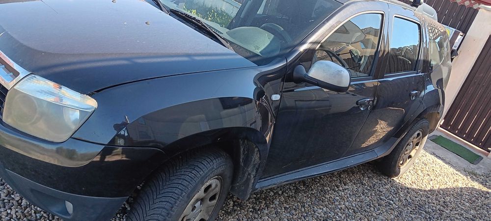 Vând Dacia Duster 4x4 benzina