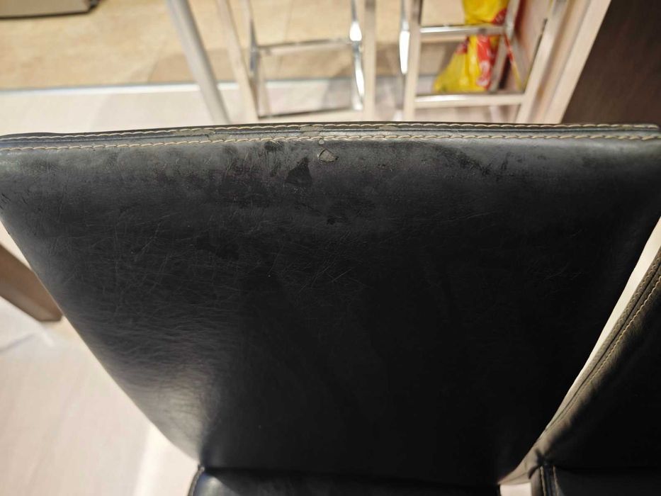 Ъглов разтегателен диван и 4 кожени стола