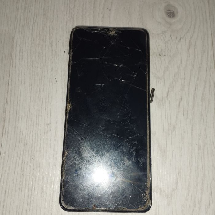 Телефон на запчасть