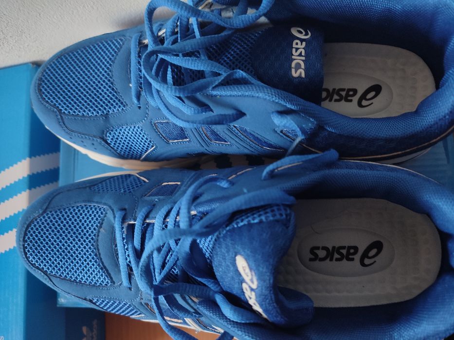 Новые кроссовки Assics(доставка в черт е города бесплатно)