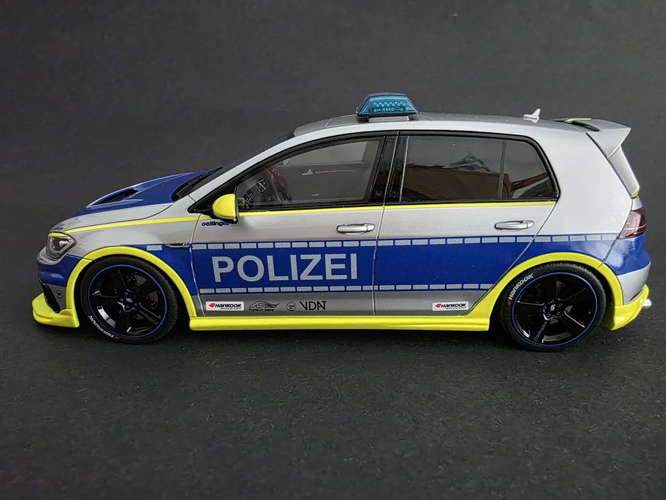 Macheta Volkswagen Golf 7 400R 1/18 OTTO