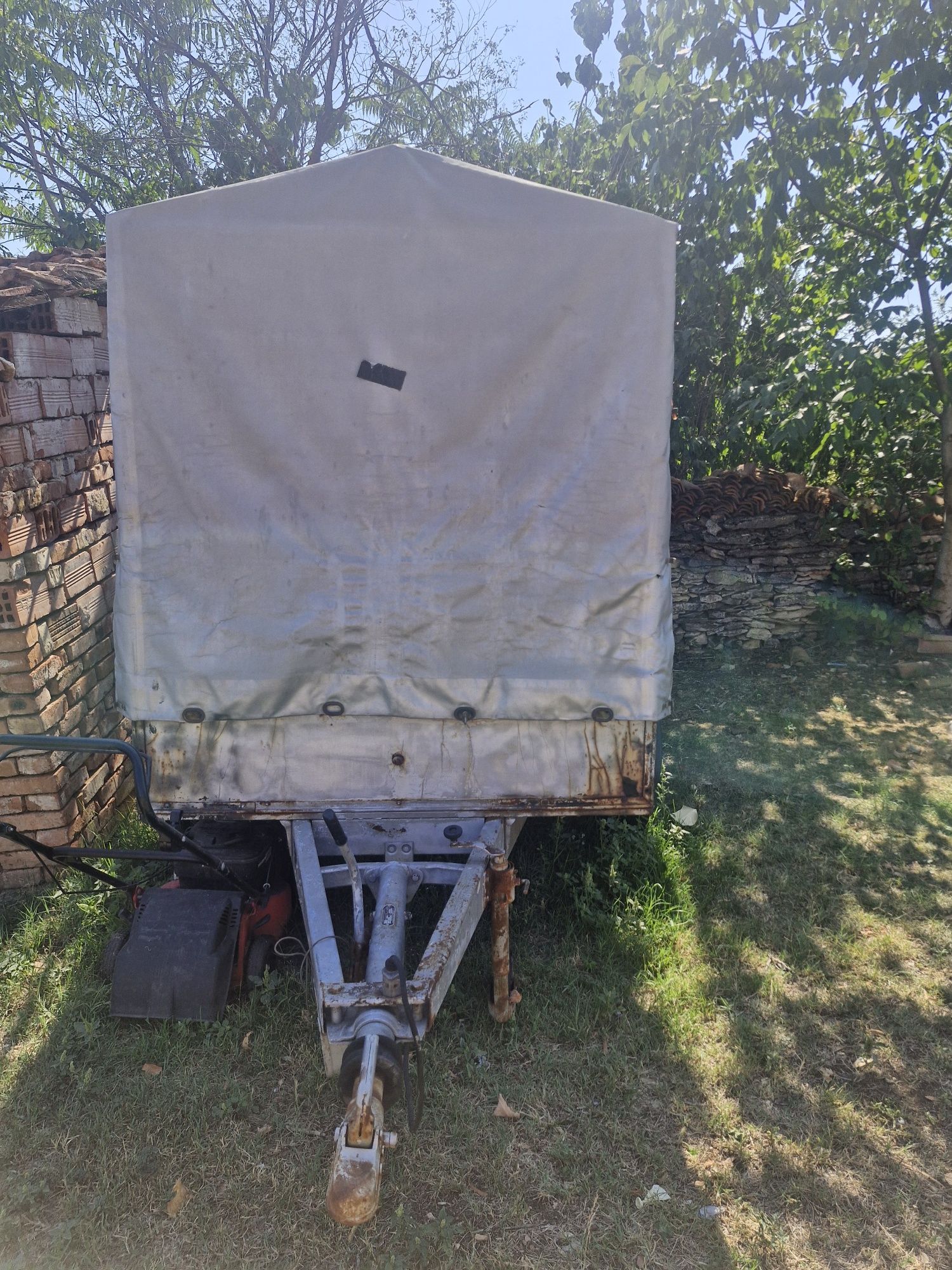 Продавам ремарке Westfalia
