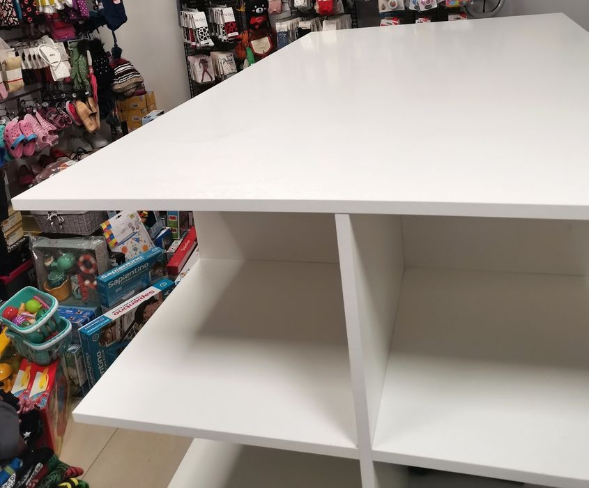 Търговско оборудване / стелаж /остров