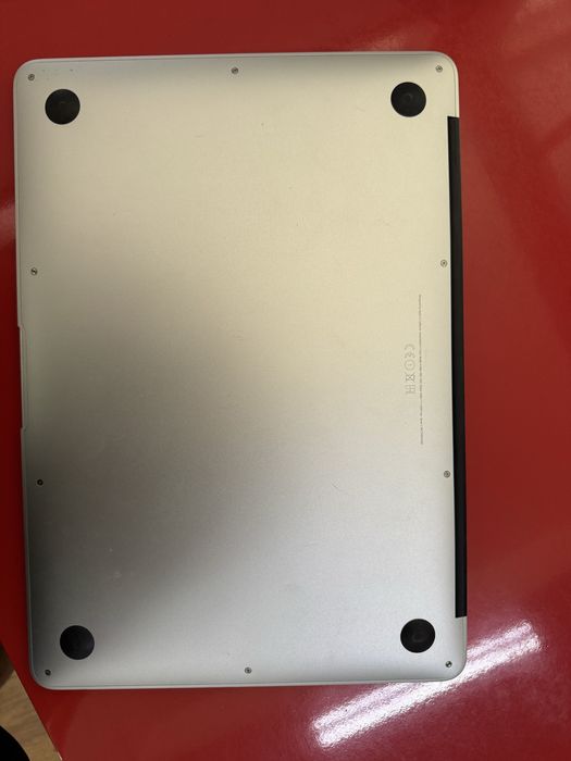 MacBook Air 13” (Early 2015) – 8GB RAM, 128GB SSD + заря