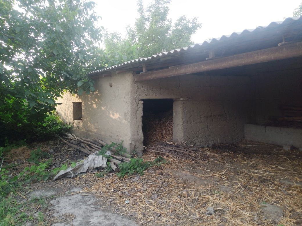 Uchastka sotiladi