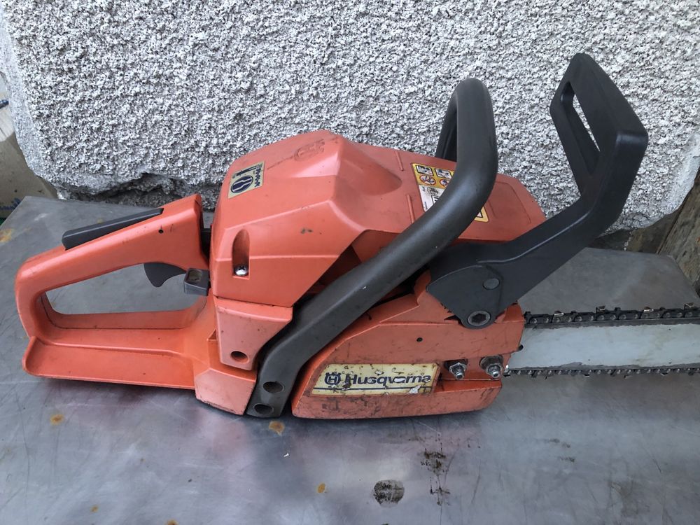Продавам моторен трион, бензинова резачка Husqvarna 142