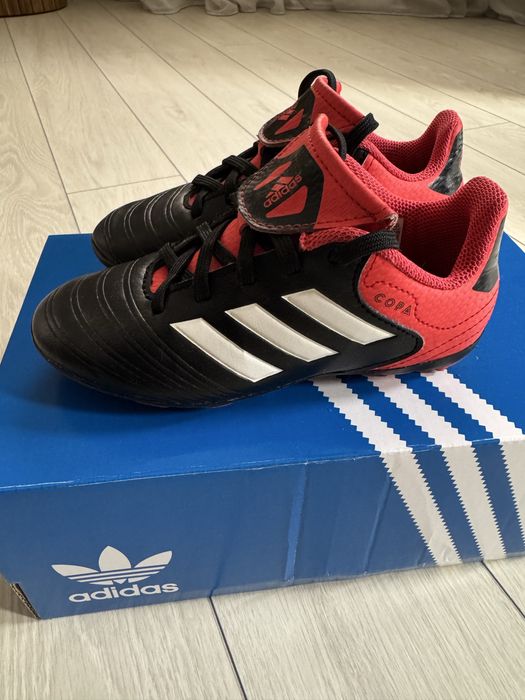 Ghete fotbal adidas 28 copii
