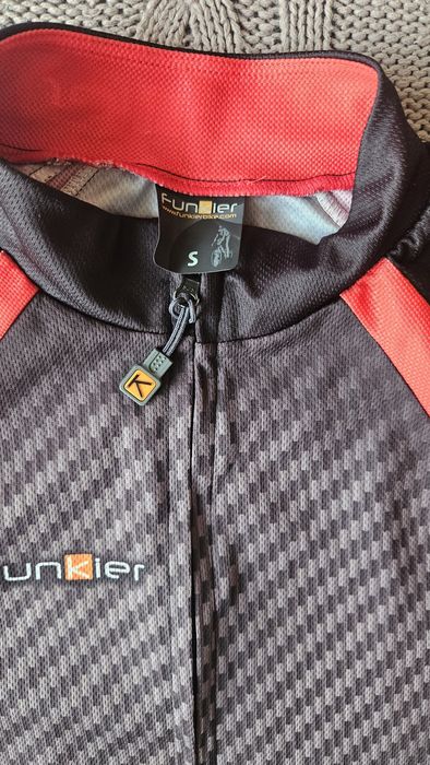 Джърси Funkier, S/М размер
Мъжко джърси за колоездене Funkier, S разме