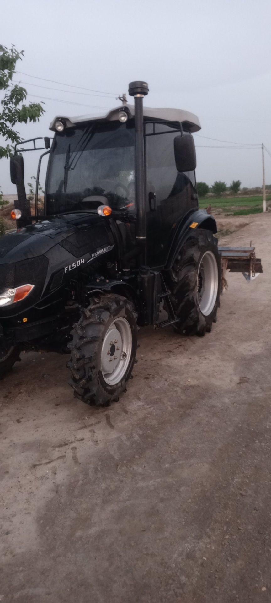 Farmled 504 traktori sotiladi