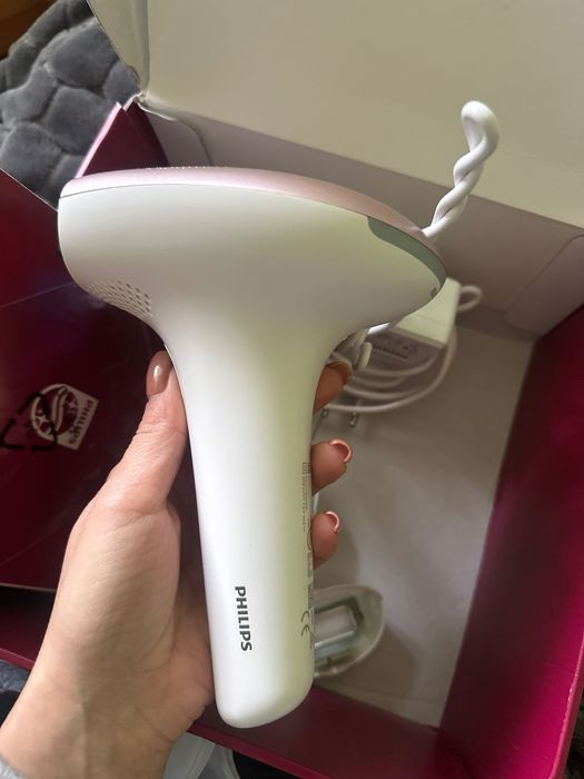 Фотоепилатор Philips BRI921