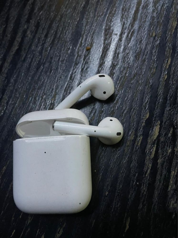 Продам airpods 1