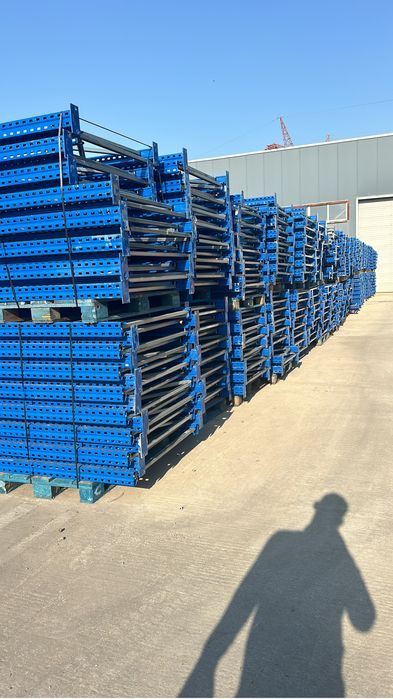 Rafturi metalice in stoc