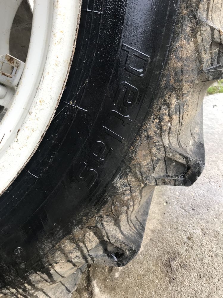 Vand jante cu cauciucuri ptr tractor