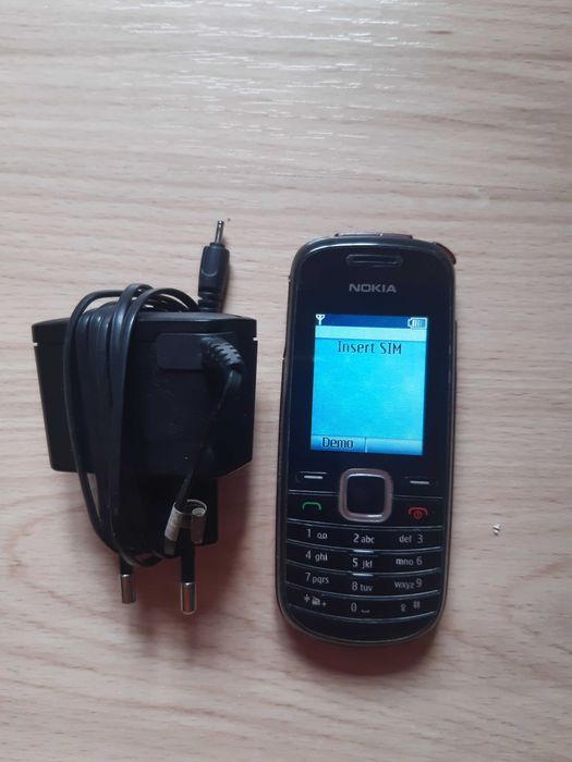 Телефон NOKIA 1661-2, със зарядно устройство