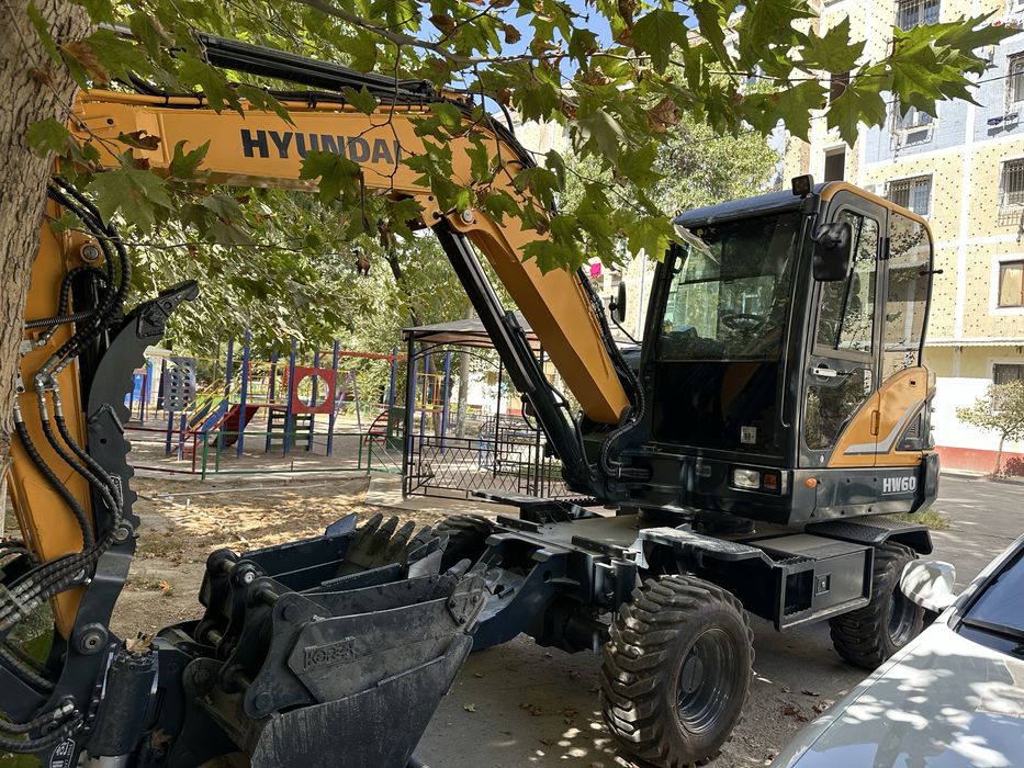 Ekskavator HYUNDAI. HW60