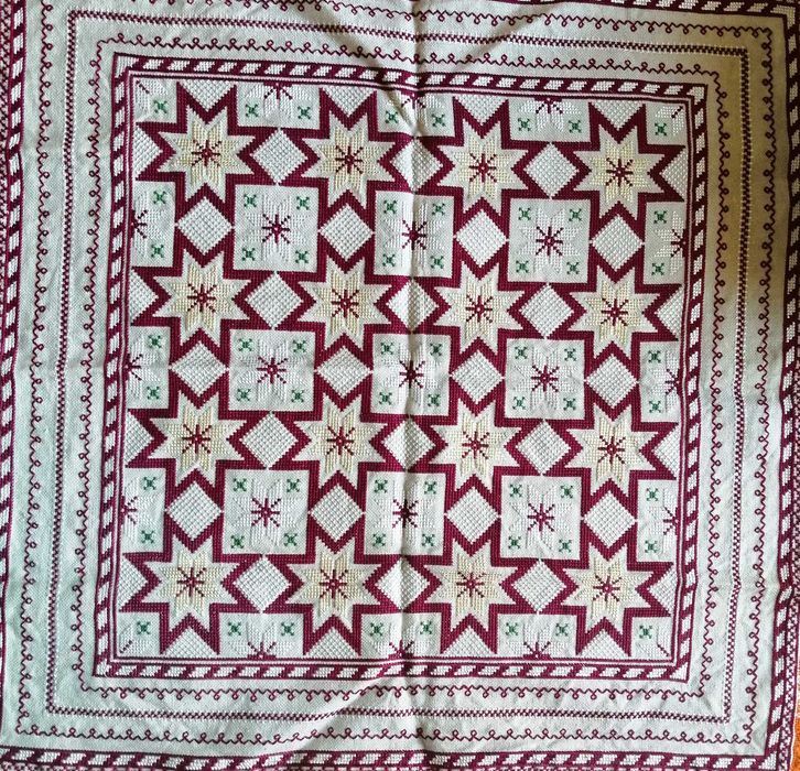 Голямо ръчно бродирано каре, покривка битова, вълнен месал