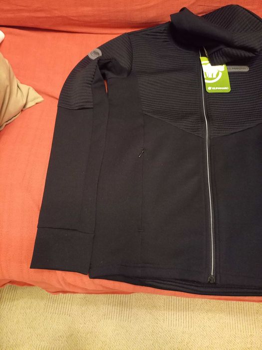 Продавам чисто нов дамски суитчър.