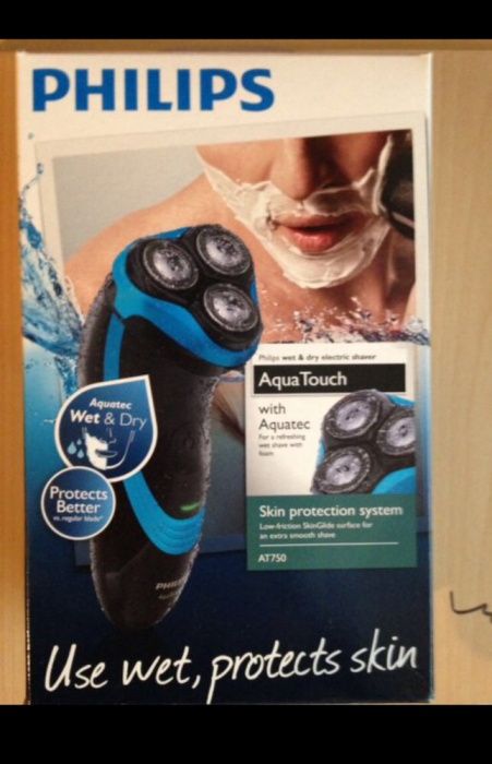 Vând aparat de ras PHILIPS AquaTouch AT750 sigilat