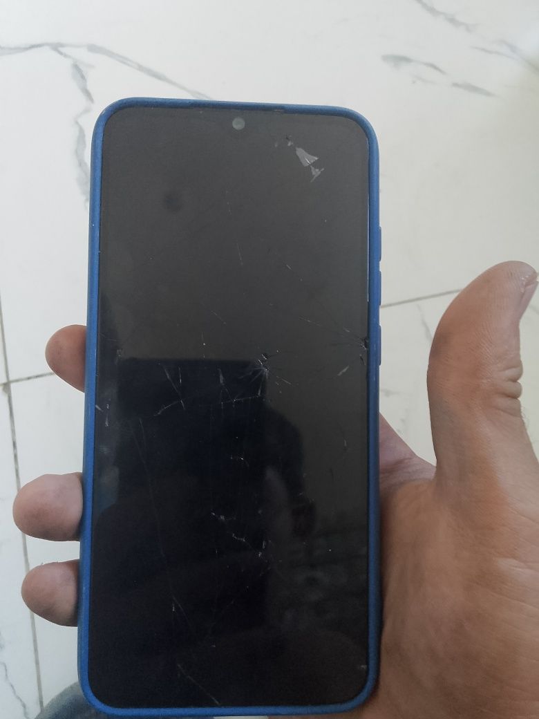 Продам Redmi note 8 на запчасти