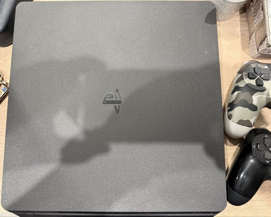 Плейстейшън 4 Слим