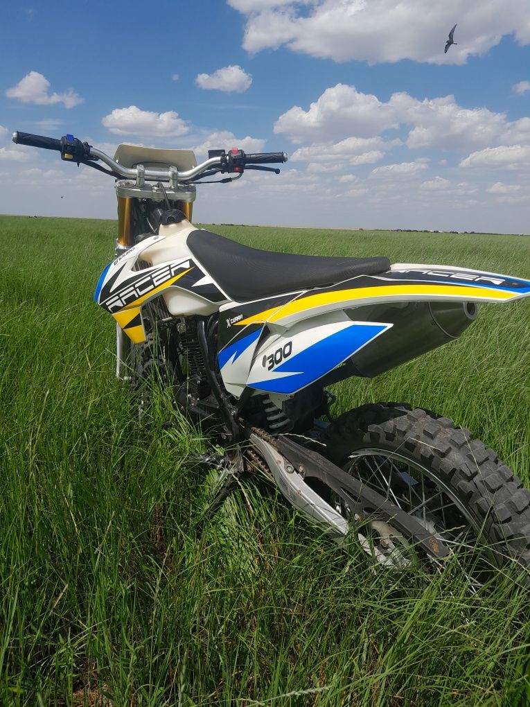 Продам мотоцикл racer 300 rc300 gy8a