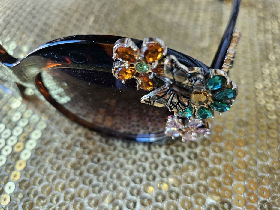 Дамкси слънчеви очила.