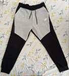 Pantaloni nike tech