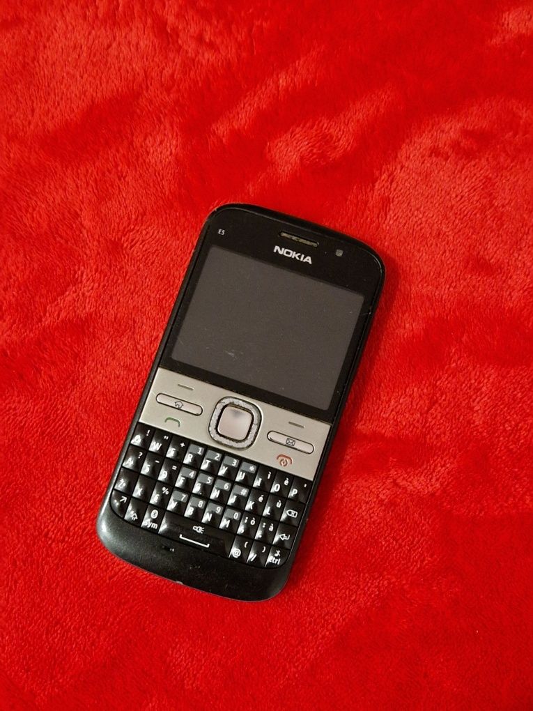 Telefon cu butoane Nokia cu incarcator original