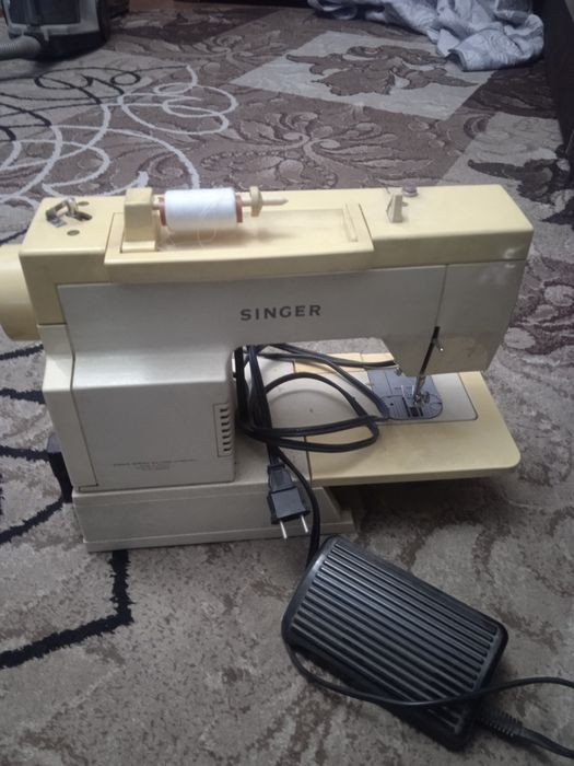 Продаю электрическую швейную машинку ЗИНГЕР и ВЕРИТАС.