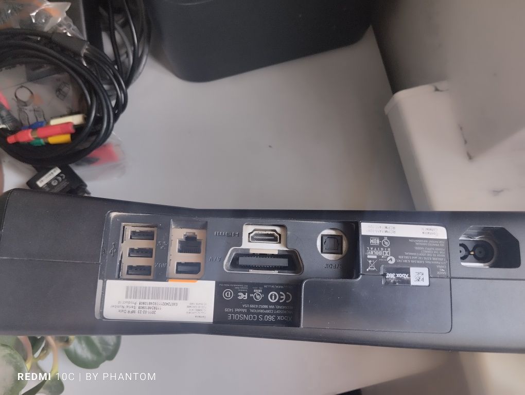 Xbox360 slim sotiladi
