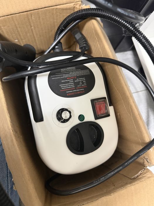 Продам пароочиститель! Все работает! Насадки все в комплекте