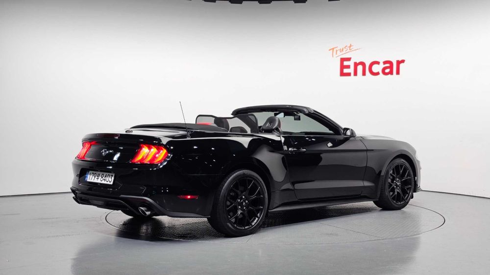 Ford Mustang Convertible — 2020 год