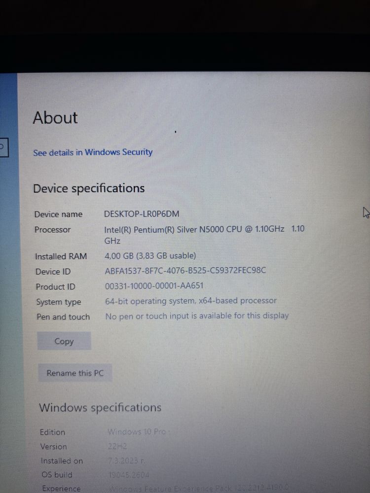Лаптоп Lenovo V130-15IKB